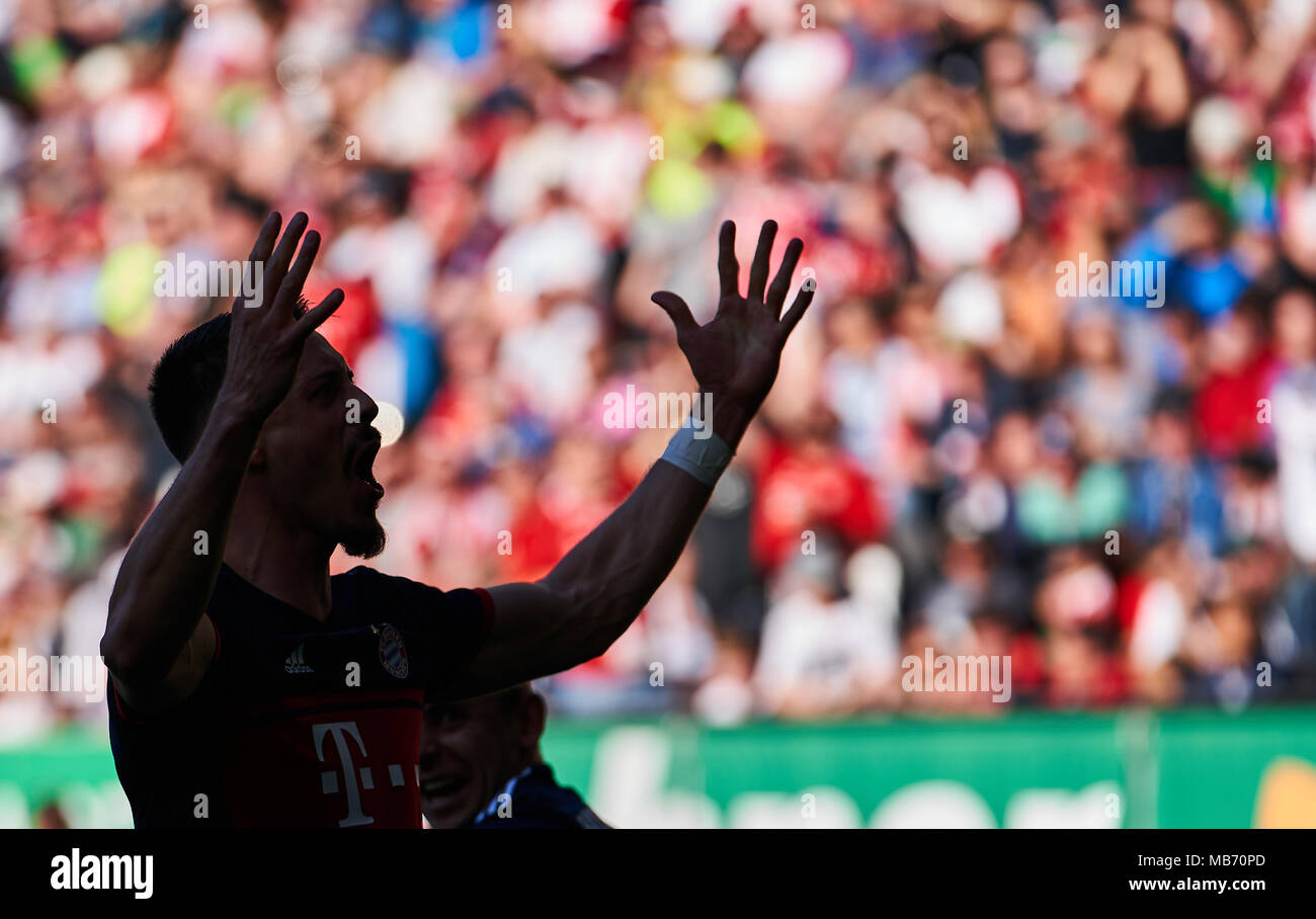 FC Bayern München, München, 07 April, 2018 Sandro Wagner, FCB 2 Ziele für 1-4 Jubel, Freude, Emotionen, feiern, lachen, Jubeln, Jubeln, reißt die Arme, ballte die Faust, FC Augsburg - FC BAYERN MÜNCHEN 1-4 1. Deutschen Fußball-Bundesliga, Augsburg, April 07, 2018, Saison 2017/2018 © Peter Schatz/Alamy leben Nachrichten Stockfoto