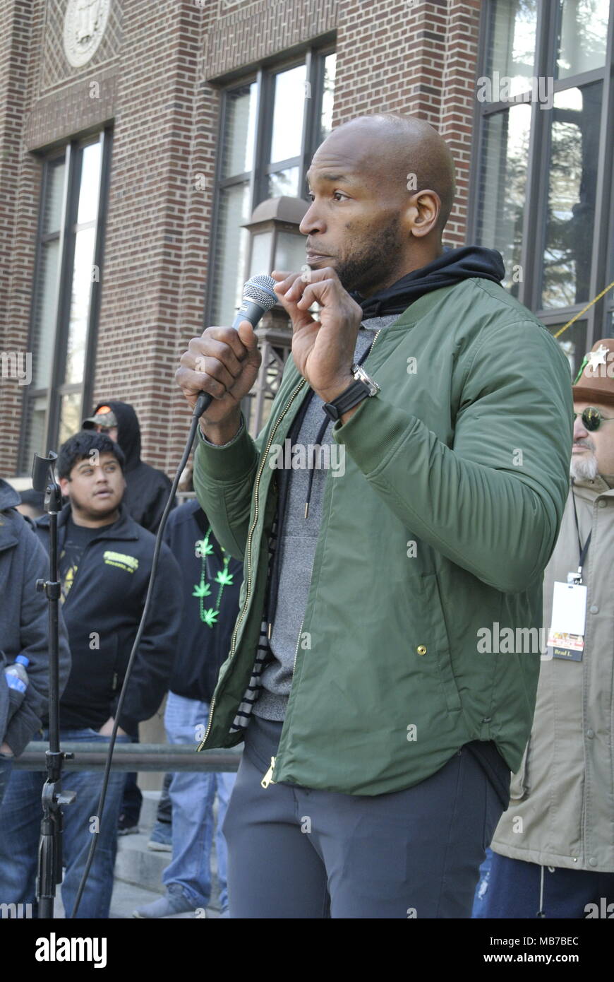 Ann Arbor, Michigan, USA. 7. April 2018. Eugene Monroe, pensionierte NFL player, Rede auf der 47. jährlichen Hash Bash Ereignis. Kredit, Jeffrey Wickett/Alamy Leben Nachrichten. Stockfoto