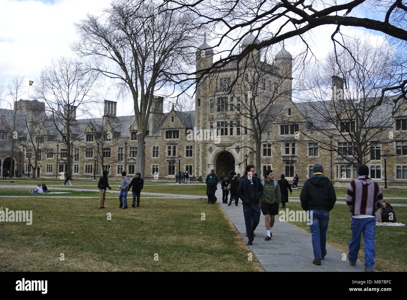 Ann Arbor, Michigan, USA. 7. April 2018. Die Universität von Michigan Campus in der Nähe der 47th jährliche Hash Bash Ereignis. Kredit, Jeffrey Wickett/Alamy Leben Nachrichten. Stockfoto