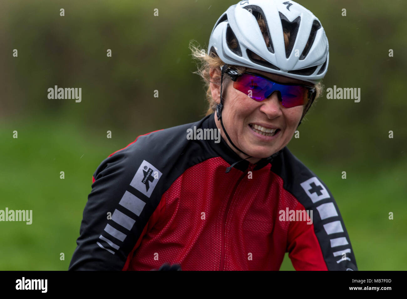 Brentwood Essex 8 April 2018 Essex Straßen Frühjahr Lämmer sportlich ist einer der Ersten in Großbritannien lange Distanz Teilnahme radfahren Events des Jahres mit über 600 Teilnehmern. Sie Zyklus zwei Routen rund um Essex von entweder 100 km bzw. 150 km. Mitfahrer sind eine Nummer und in der Regel eine elektronische Tag von einigen Beschreibung gegeben. Die Variable wird Ihr Set-off-Zeit und kehren immer an der Ziellinie damit insgesamt eine Zeit der Kurs zu registrieren. Dieses ist nicht ein Event, das Rennen gegen die Uhr. Credit: Ian Davidson/Alamy leben Nachrichten Stockfoto