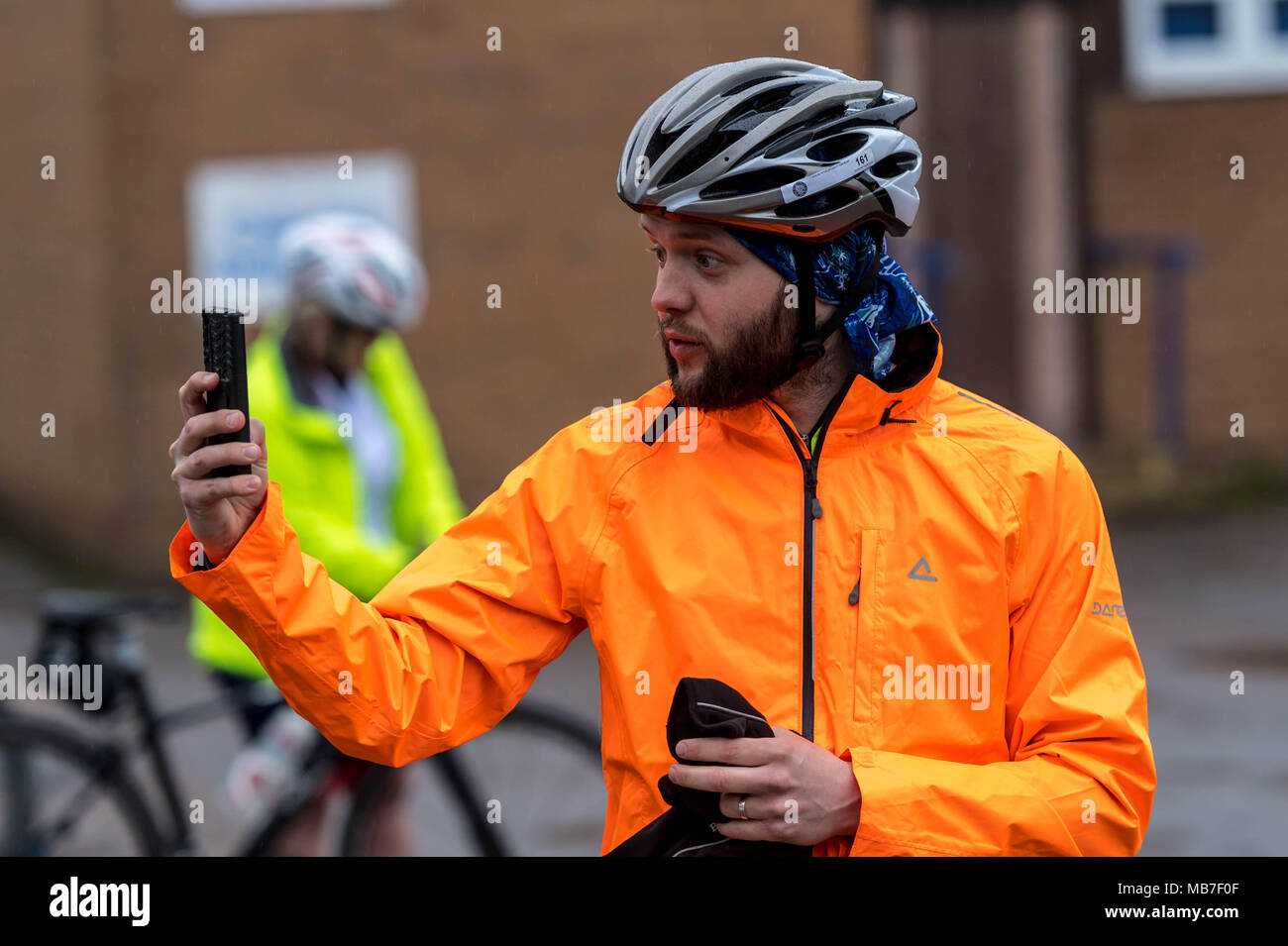 Brentwood Essex 8 April 2018 Essex Straßen Frühjahr Lämmer sportlich ist einer der Ersten in Großbritannien lange Distanz Teilnahme radfahren Events des Jahres mit über 600 Teilnehmern. Sie Zyklus zwei Routen rund um Essex von entweder 100 km bzw. 150 km. Mitfahrer sind eine Nummer und in der Regel eine elektronische Tag von einigen Beschreibung gegeben. Die Variable wird Ihr Set-off-Zeit und kehren immer an der Ziellinie damit insgesamt eine Zeit der Kurs zu registrieren. Dieses ist nicht ein Event, das Rennen gegen die Uhr. Credit: Ian Davidson/Alamy leben Nachrichten Stockfoto