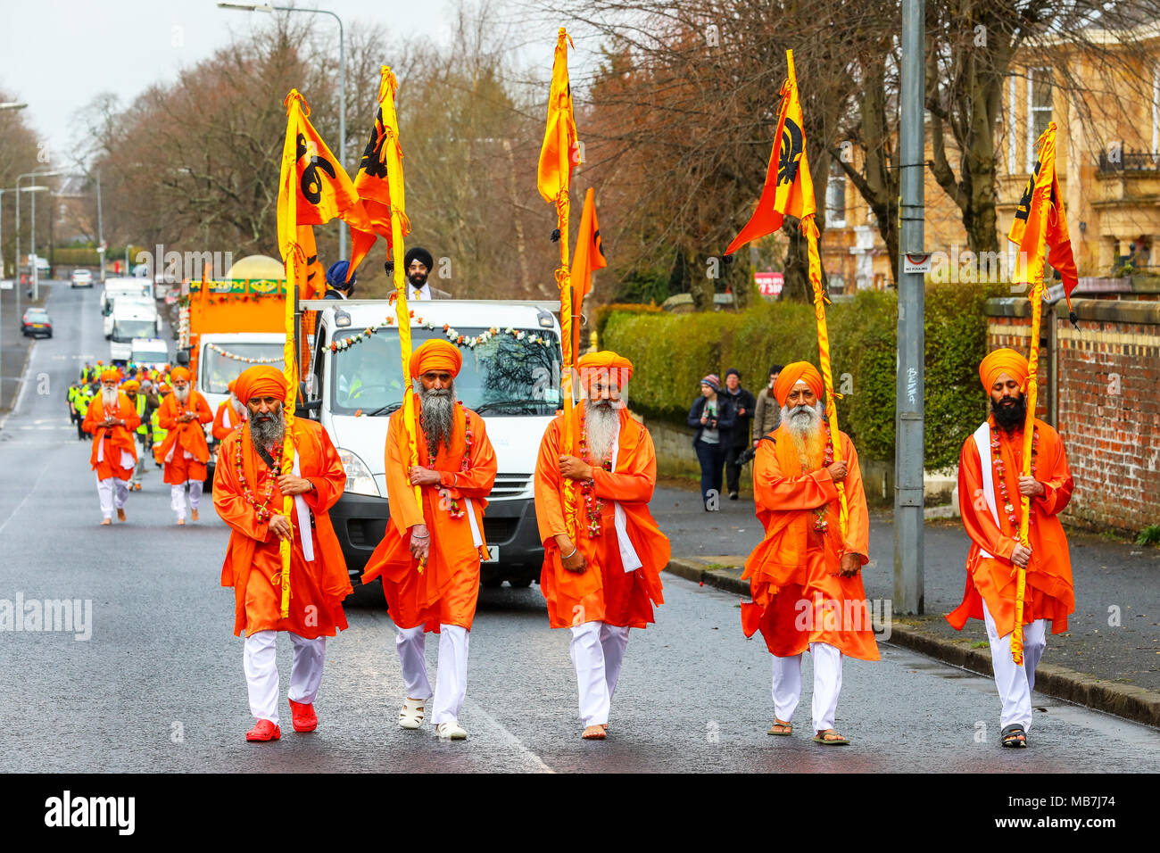 Glasgow, UK. 8. April 2018. Tausende Sikhs aus ganz Schottland met in Glasgow Parade in der traditionellen Festival der Vaisakhi, wenn engagierte Sikhs, männlich und weiblich, feiern Khaldsa. Credit: Findlay/Alamy leben Nachrichten Stockfoto