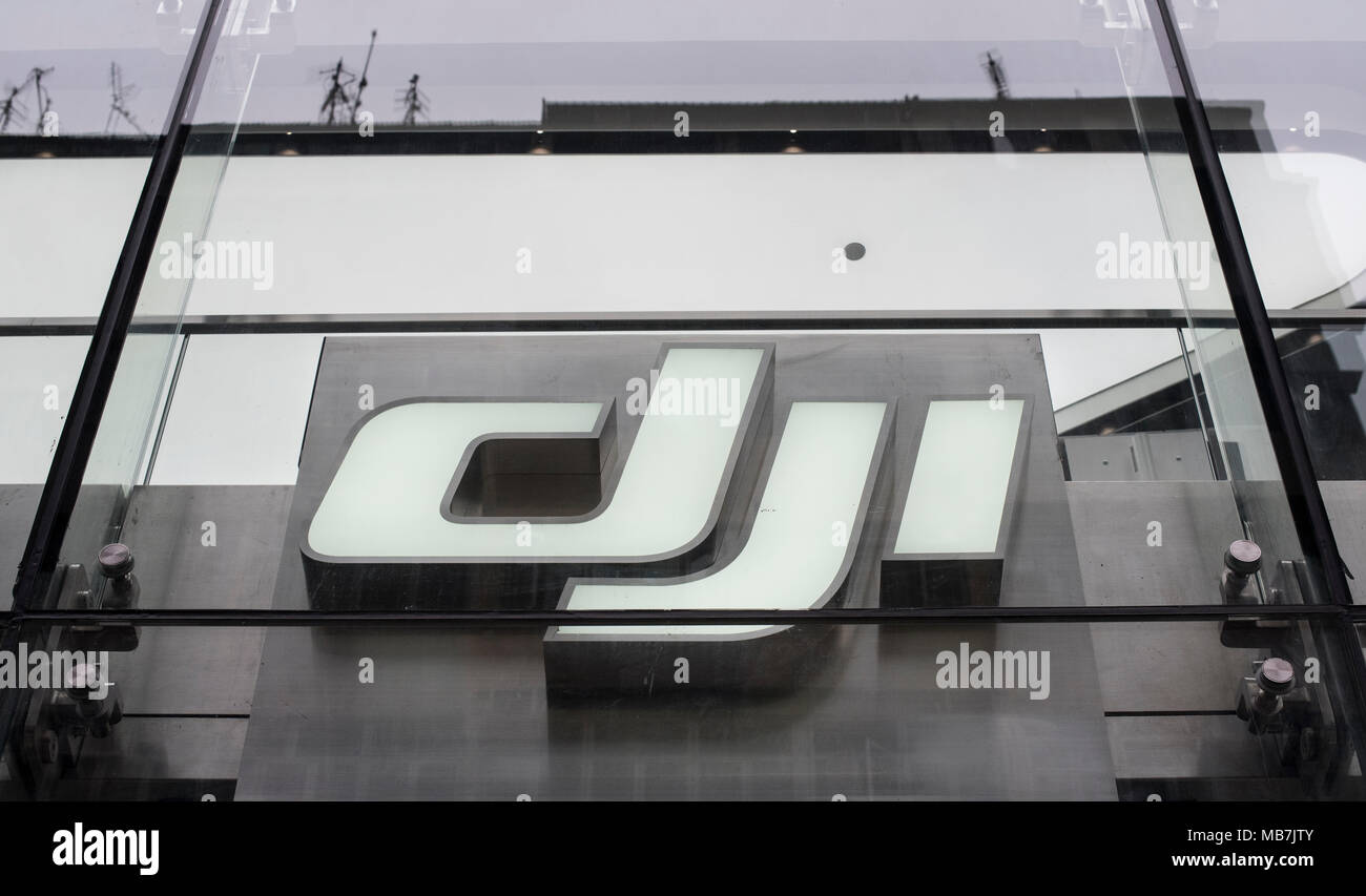 Chinesische Technologieunternehmen DJI Logo auf der offiziellen Store in Hongkong. Stockfoto