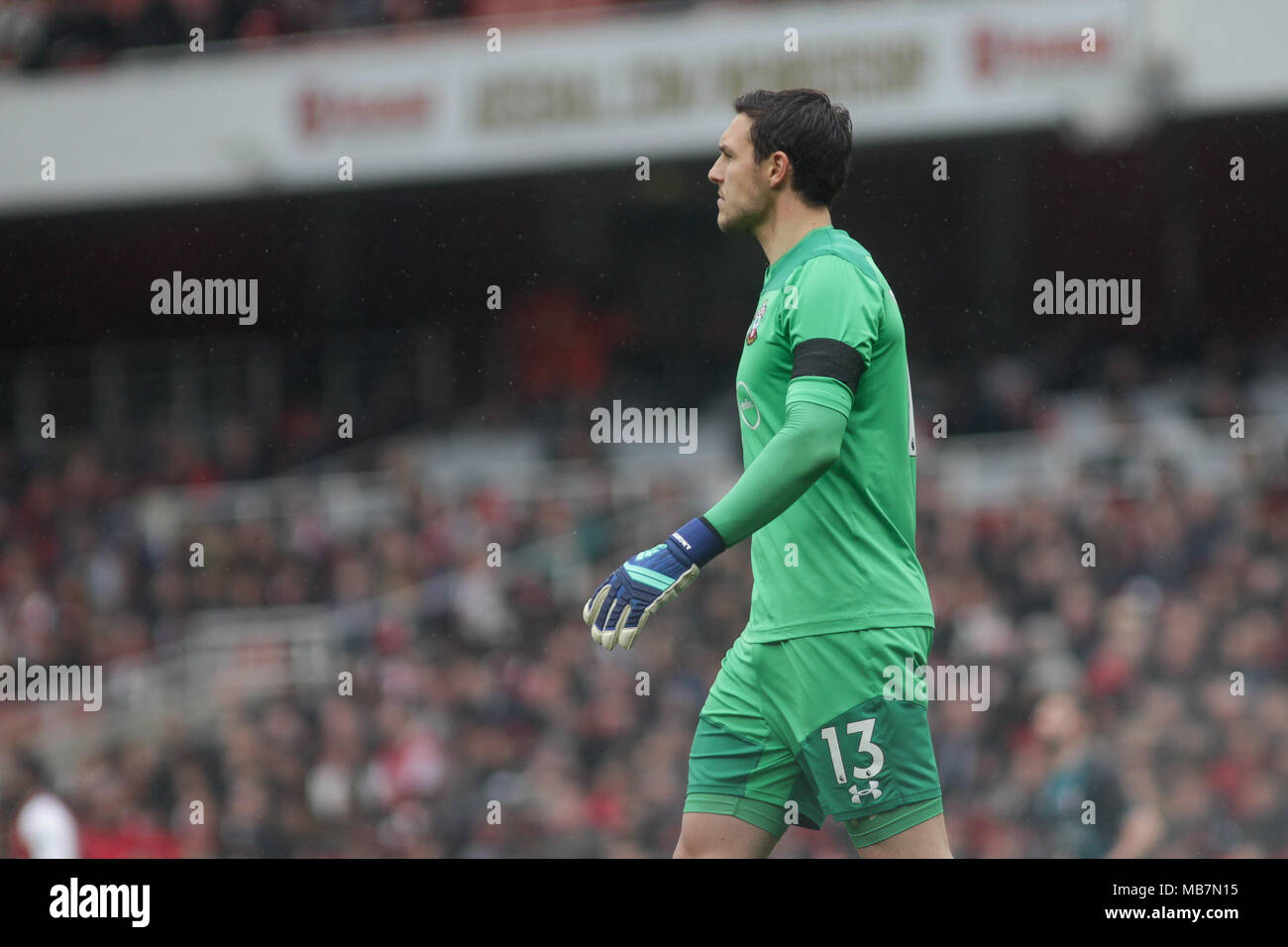 London, Großbritannien. 8. April 2018. Alex McCarthy, der torwart von Southampton. Premier League match, Arsenal v Southampton im Emirates Stadium in London am Sonntag, den 8. April 2018. Dieses Bild dürfen nur für redaktionelle Zwecke verwendet werden. Nur die redaktionelle Nutzung, eine Lizenz für die gewerbliche Nutzung erforderlich. Keine Verwendung in Wetten, Spiele oder einer einzelnen Verein/Liga/player Publikationen. pic von Kieran Clarke/Andrew Orchard sport Fotografie/Alamy leben Nachrichten Stockfoto