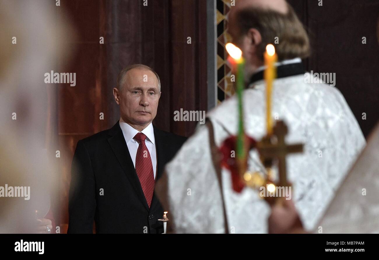 Der russische Präsident Wladimir Putin während der orthodoxen Ostern Service an der Christ-Erlöser-Kathedrale am 8. April 2017 in Moskau, Russland. Credit: Planetpix/Alamy leben Nachrichten Stockfoto