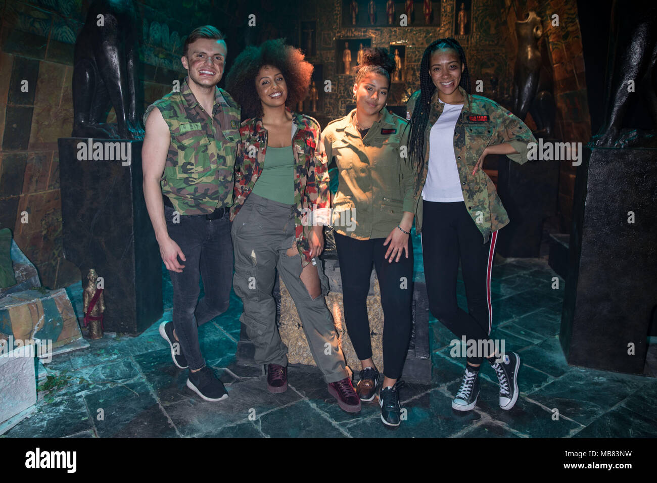 Lee Peart, Jade Avia, Sydney Reynolds und Yasmin Evans besucht "Tomb Raider Escape', dem weltweit ersten Escape Zimmer mit Film, die Freisetzung von Action- Abenteuer "Tomb Raider" am 15. März zu feiern. Neun weibliche Berühmtheiten aus der Welt der Musik, TV und Radio kamen zusammen auf den Internationalen Tag der Frau, ihre innere Lara Croft anzuzeigen und die spektakulären 1.500 Quadratfuß angehen, multi-Erfahrung. Die Erfahrung, die der Öffentlichkeit für eine begrenzte Zeit in Spitalfields, London geöffnet ist, Herausforderungen fans uralte Rätsel, physische Hindernisse und Interagieren mit dem Film in Angriff zu se Stockfoto