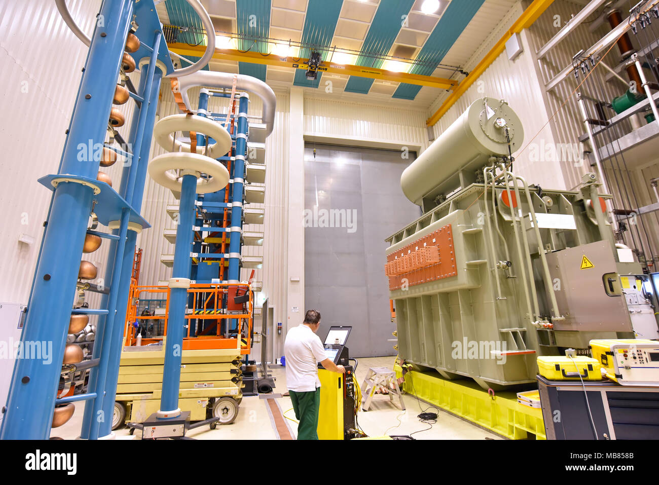 Forschung in der Industrie: Maschinen für die Herstellung von künstlichen blinkt - Versuchsanlage im Maschinenbau Stockfoto