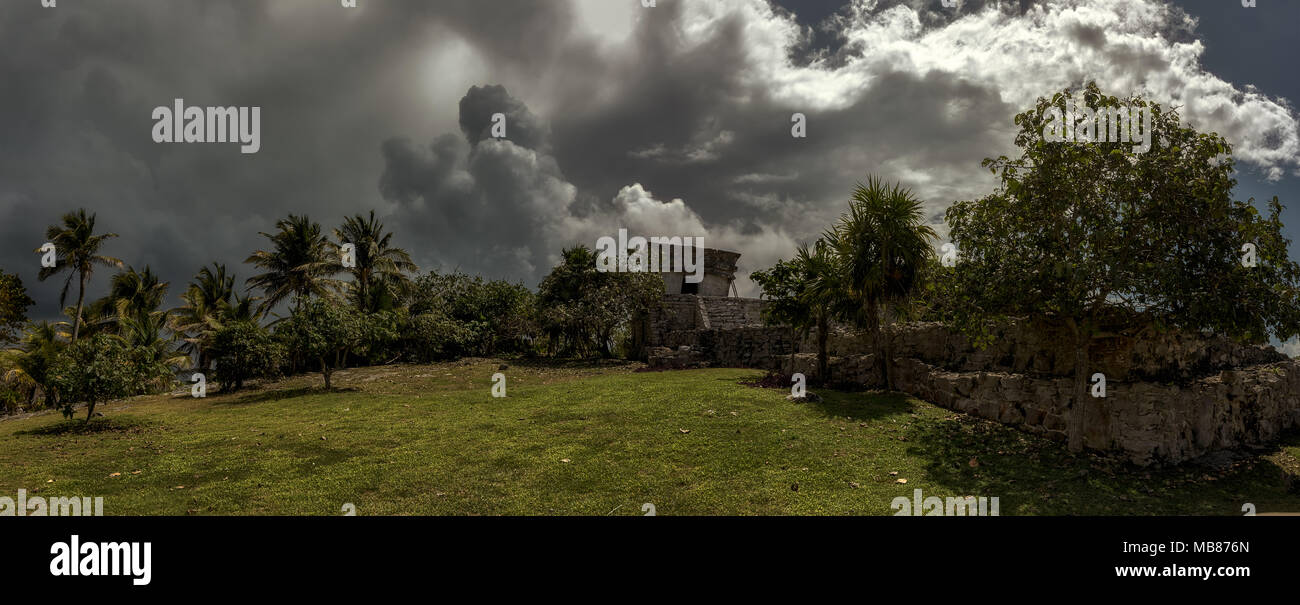 Maya Ruinen an der karibischen Küste von Mexiko in Tulum Quintana Roo Stockfoto