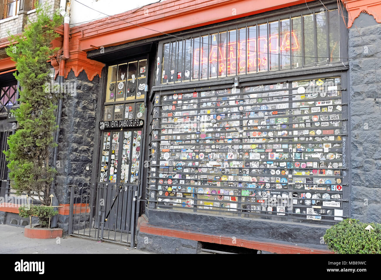 La Roma Records ist ein all-vinyl Store in Mexiko City, Mexiko, wo neue und gebrauchte Schallplatten gekauft, verkauft, oder gehandelt wird. Stockfoto