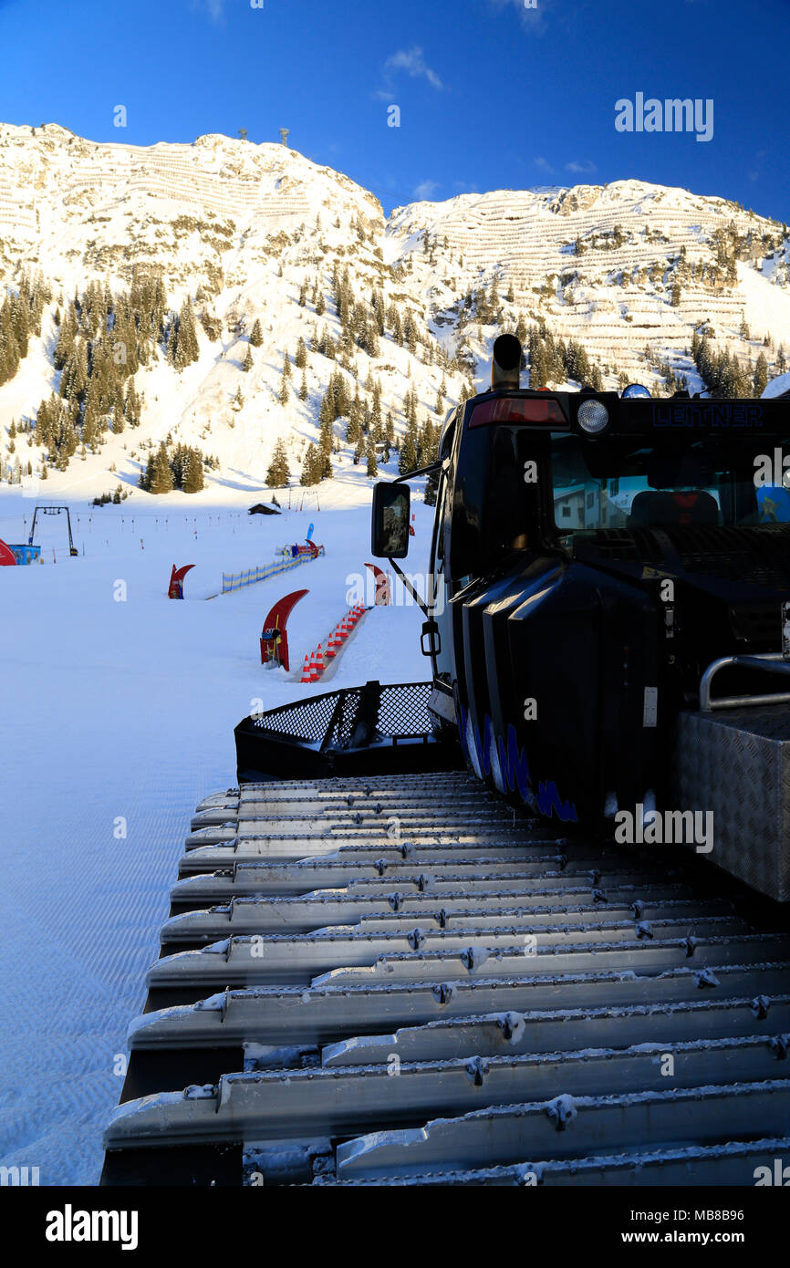 Blick auf die stadt Lech am Arlberg, Alpine Ski Resort in der Nähe von Zürs, St. Anton und Stuben am Arlberg in Österreich. Stockfoto