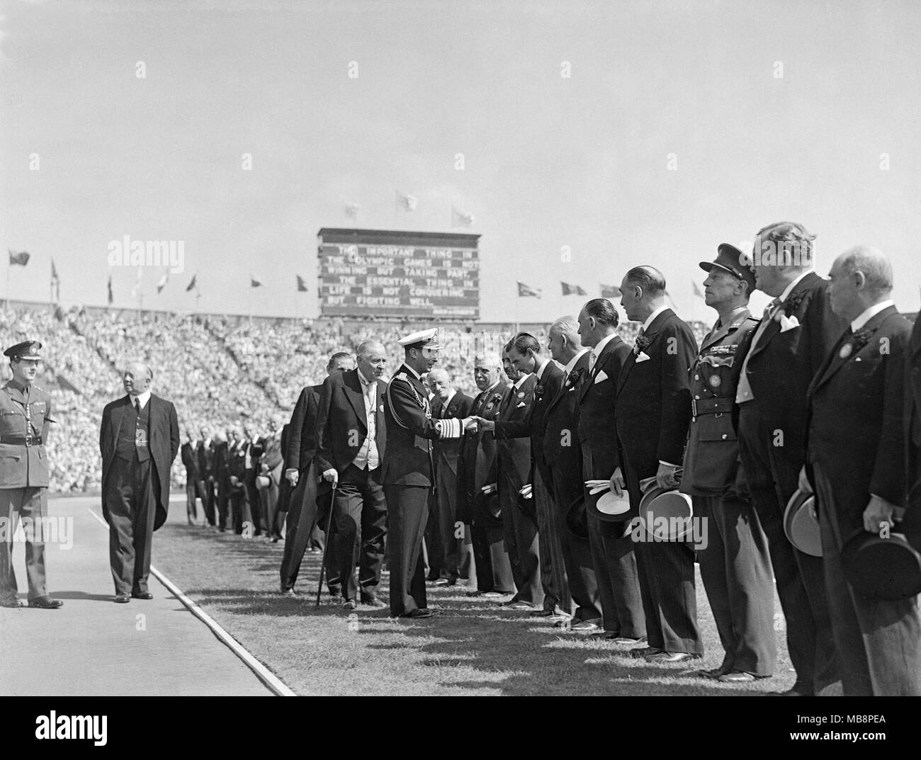 Olympischen Spiele. London. 1948. King George VI treffen Mitglieder des Internationalen Olympischen Komitees am 29. Juli 1948. Stockfoto