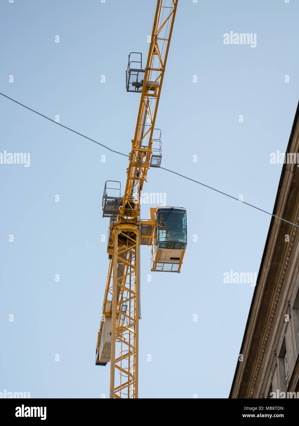 Kran und Kabine im städtischen Bereich, Appartement Bau Stockfoto