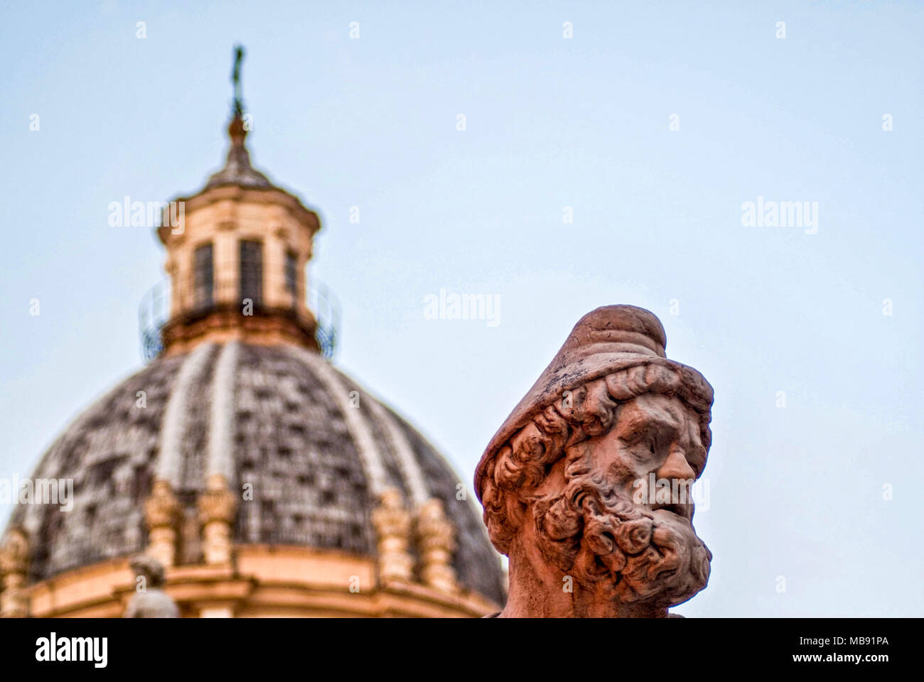 Nahaufnahme einer Statue auf barocke Piazza Pretoria, Palermo, Italien. Stockfoto