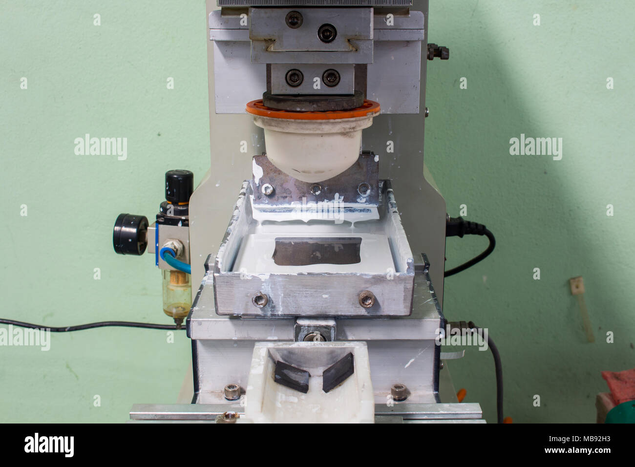 Halbautomatischer Tampondruckmaschine/Siebdruckmaschine Stockfoto