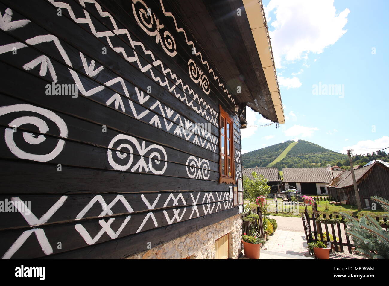 Ein Ferienhaus Aus Holz Mit Traditionellen Ornamenten Cicmany