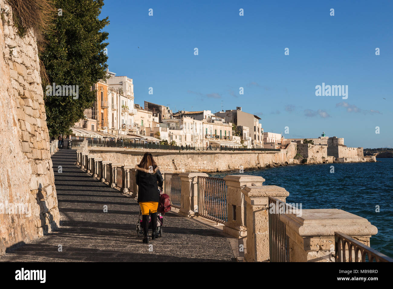 Lungomare Alfeo - Alfeo Seapromenade-in Ortigia, Siracusa, Sizilien, Italien. Stockfoto