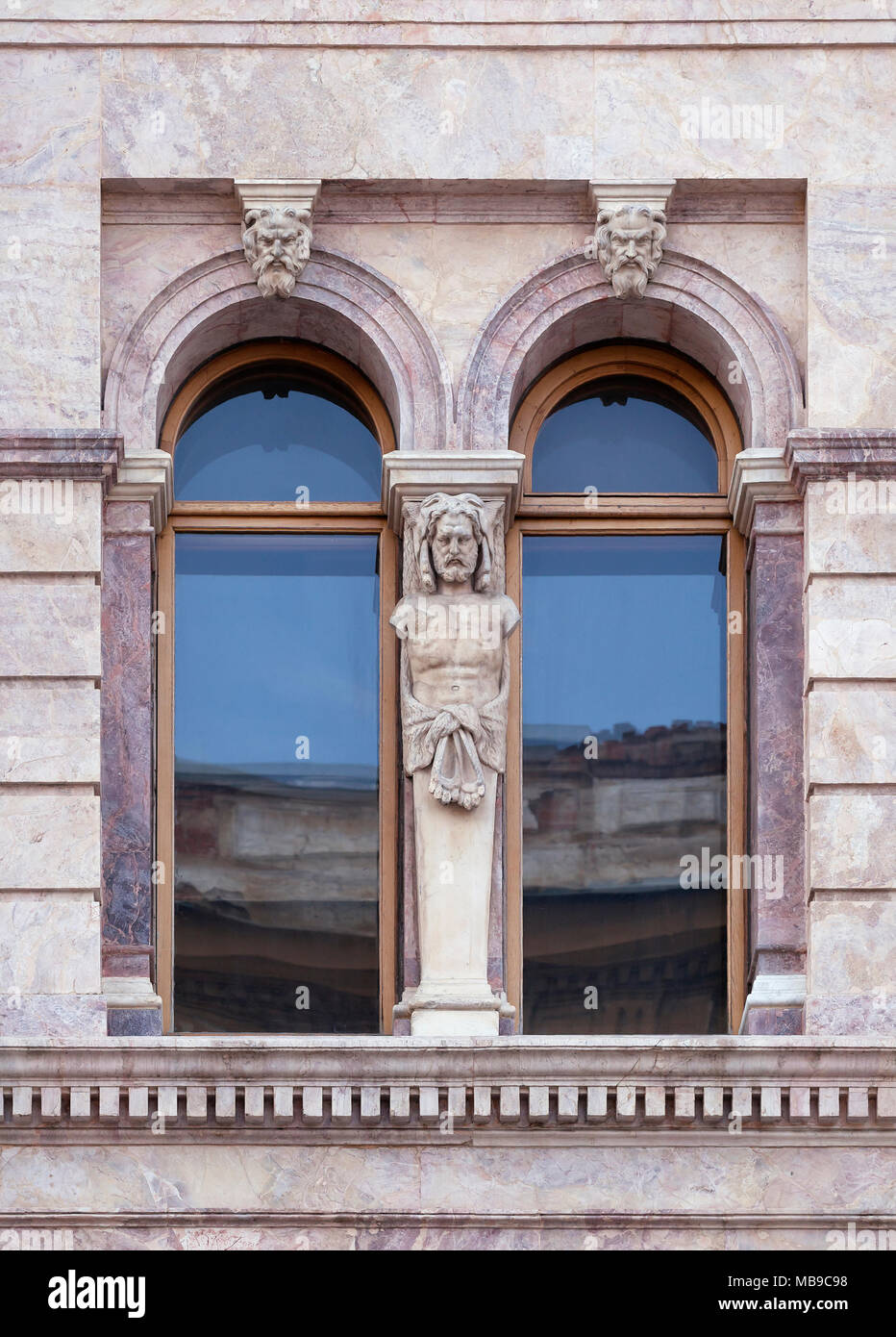 Architektur Detail, Fenster eines alten Gebäudes, Sankt-Petersburg, Russland Stockfoto Architektur Detail, Fenster eines alten Gebäudes, Sankt-Petersburg, Russland Stockfoto