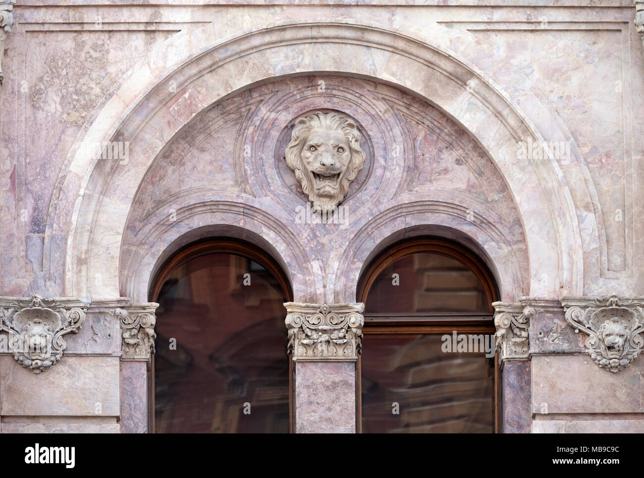 Architektur Detail, Fenster eines alten Gebäudes, Sankt-Petersburg, Russland Stockfoto Architektur Detail, Fenster eines alten Gebäudes, Sankt-Petersburg, Russland Stockfoto
