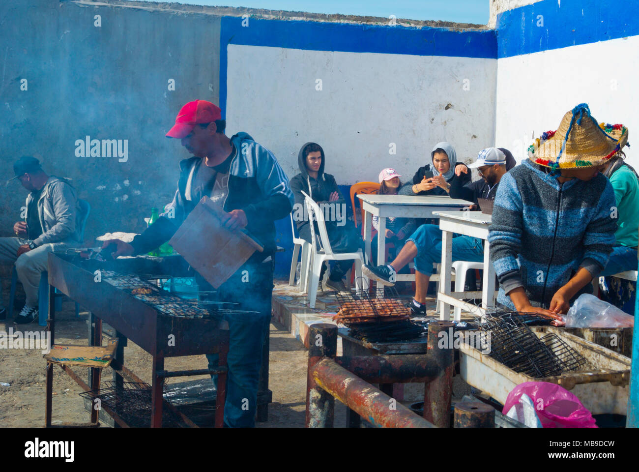 Seafood Restaurant, Grillen von Fisch und Meeresfrüchten, Essaouira, Marokko, Nordafrika Stockfoto