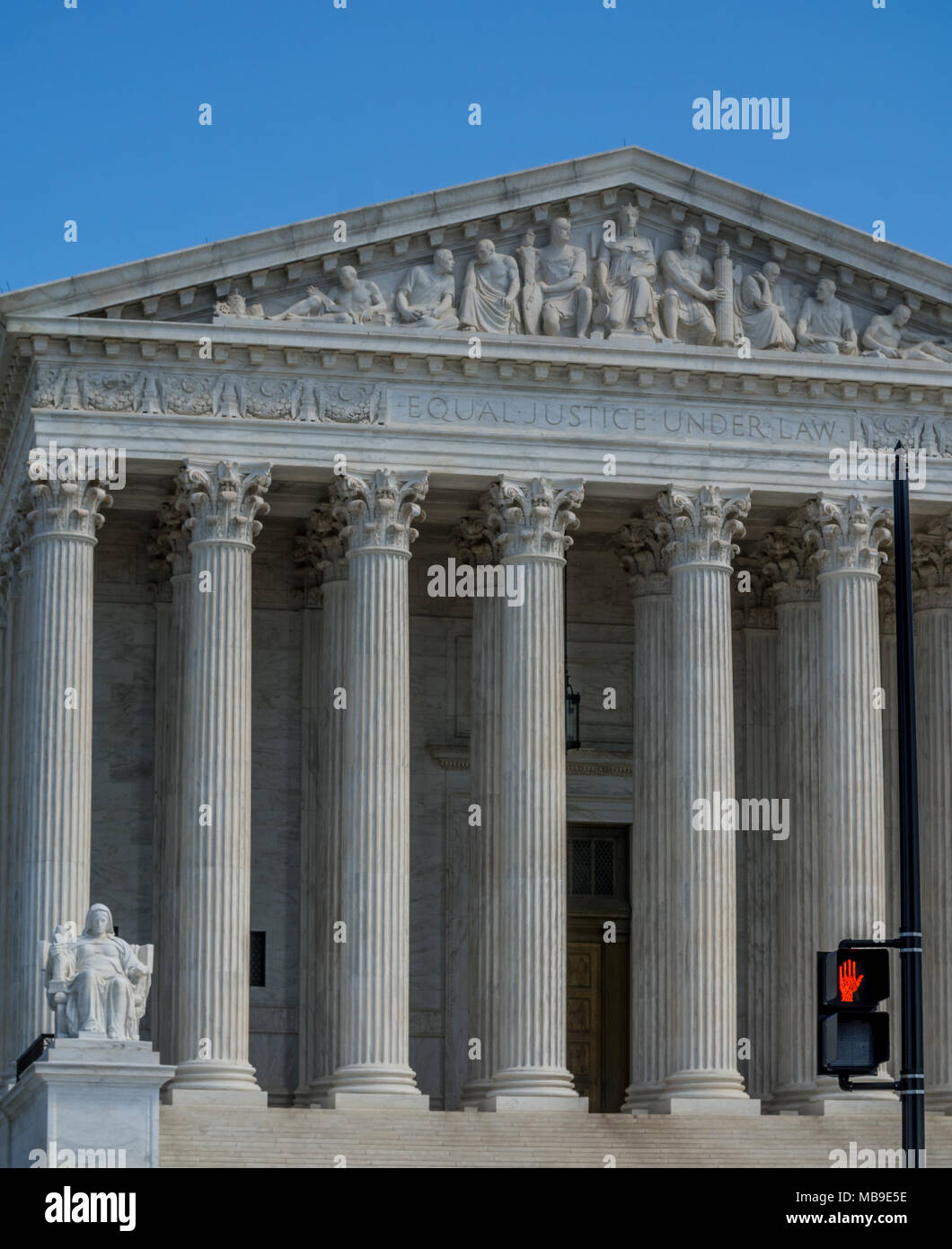 US Supreme Court mit rotem Licht Stockfoto