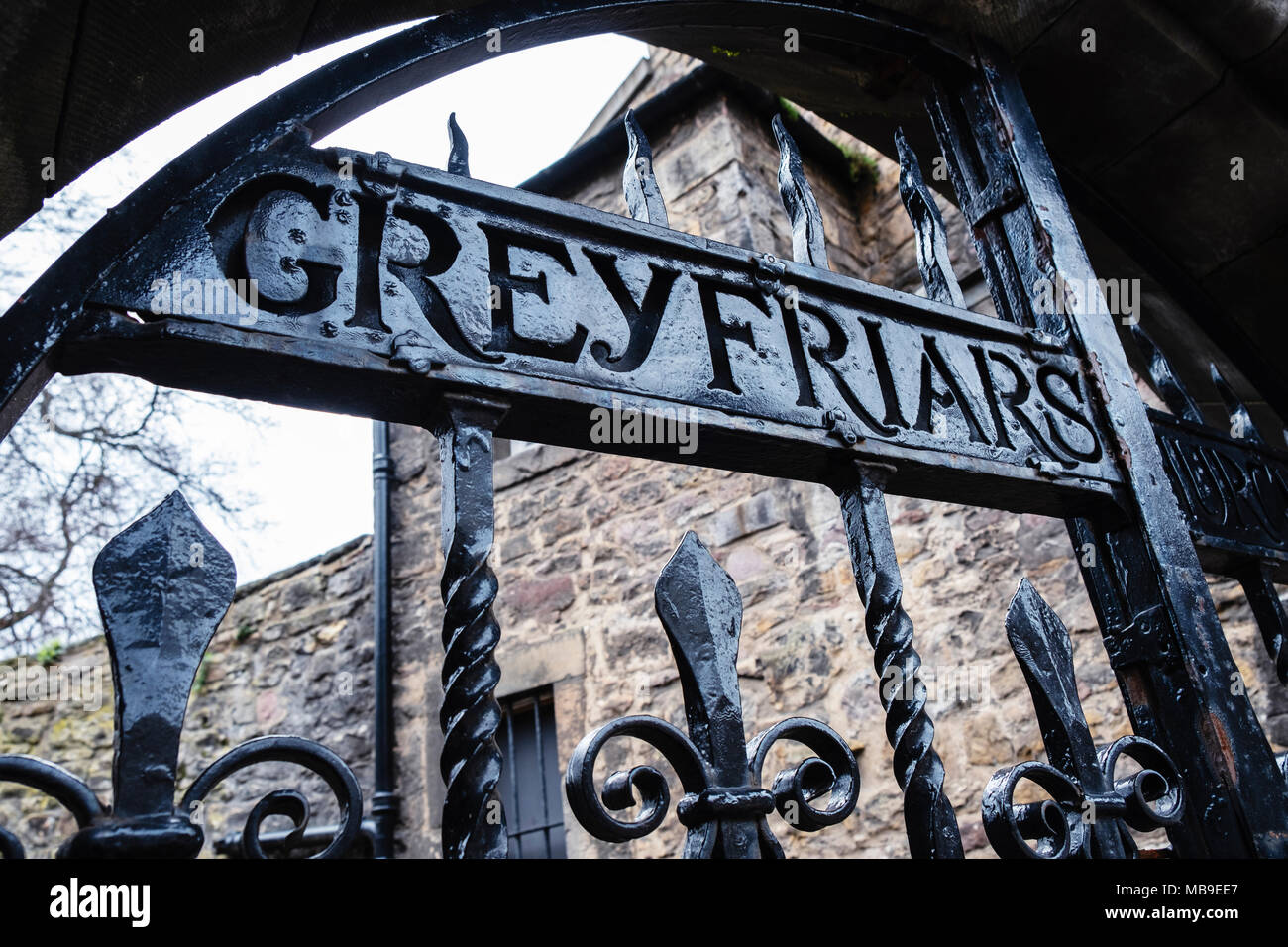 Detail der alten Tore am Eingang der Greyfriars Friedhof in der Altstadt von Edinburgh, Schottland, Vereinigtes Königreich Stockfoto