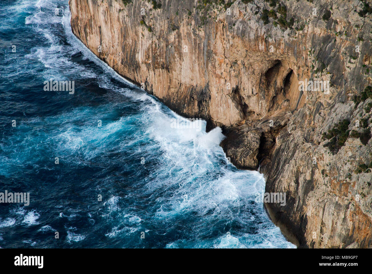 Felsen und Meer Wasser detail Mediterrane anzeigen Stockfoto