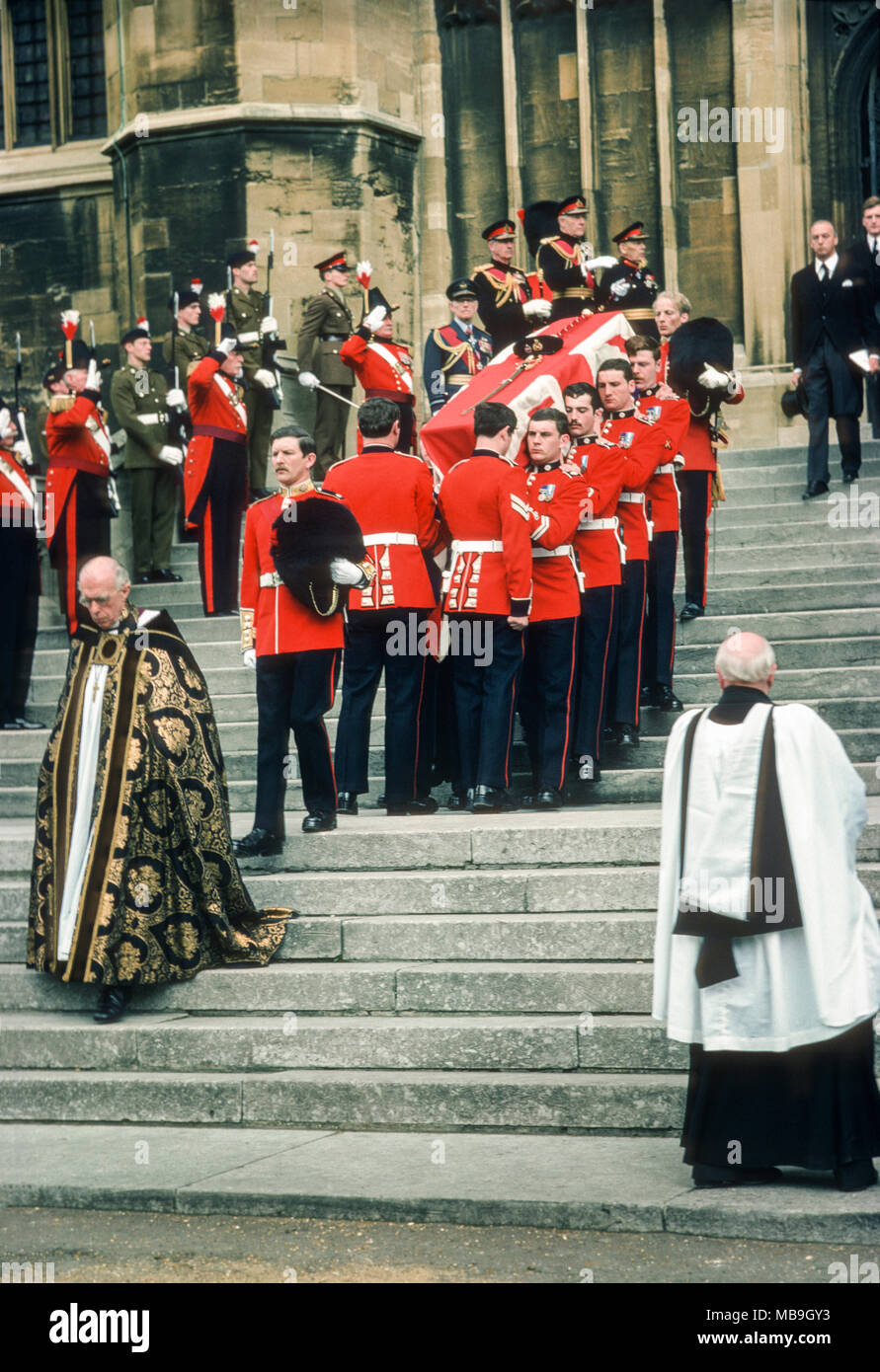Die Beerdigung von Feldmarschall Montgomery 1 Vicount Montgomery von Alamein an die St Georges Kapelle in Windsor 1. April 1976 Stockfoto