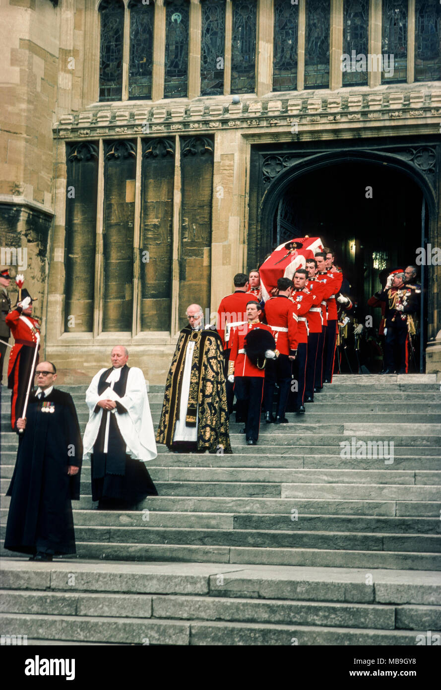 Die Beerdigung von Feldmarschall Montgomery 1 Vicount Montgomery von Alamein an die St Georges Kapelle in Windsor 1. April 1976 Stockfoto