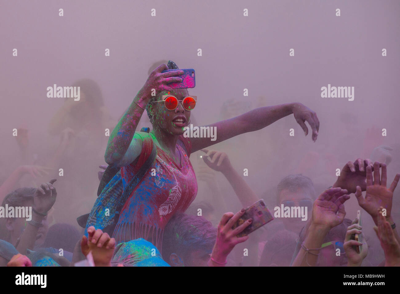 Die Menschen feiern das Frühlingsfest (Farbe Partei) in Palermo, Italien. Stockfoto