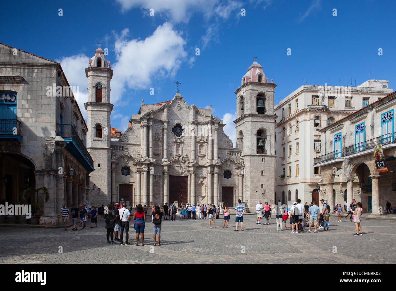 Havanna, Kuba - Januar, 22,2017: Cathedral Square ist einer der fünf größten Plätze in der Altstadt von Havanna und der Standort der Kathedrale von Havanna. Stockfoto