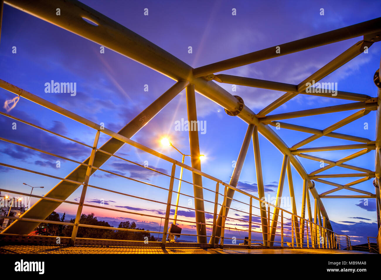 Metallic, Iron Bridge im Sonnenuntergang. Stockfoto