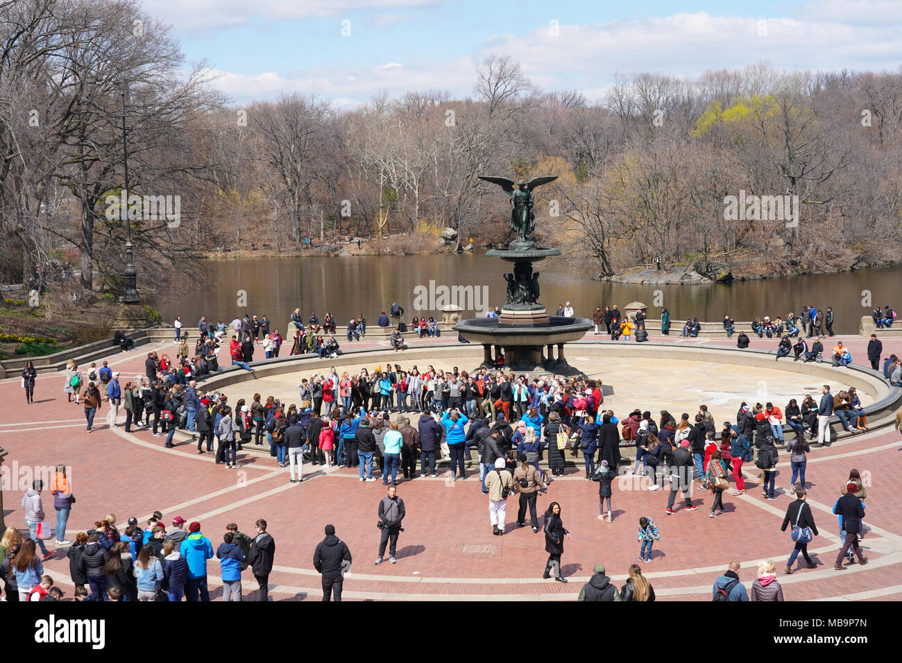 New York, USA. 8. April 2018. Leute genießen sonnige Wetter im Frühling im Central Park, New York. Foto Datum: Sonntag, 8. April 2018. Foto: Roger Garfield/Alamy Unterhaltung Quelle: Roger Garfield/Alamy leben Nachrichten Stockfoto