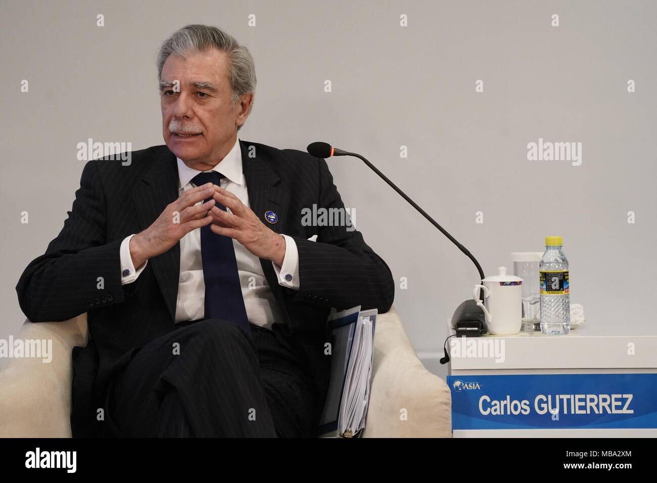 Boao, China Hainan Provinz. 9 Apr, 2018. Carlos Gutierrez, ehemaliger US-Handelsminister, spricht auf der Tagung der 'Beschleuniger der asiatischen Wirtschafts- Integration" während des Boao Forum für Asien Jährliche Konferenz 2018 in Boao, South China Hainan Provinz, 9. April 2018. Quelle: Xing Guangli/Xinhua/Alamy leben Nachrichten Stockfoto