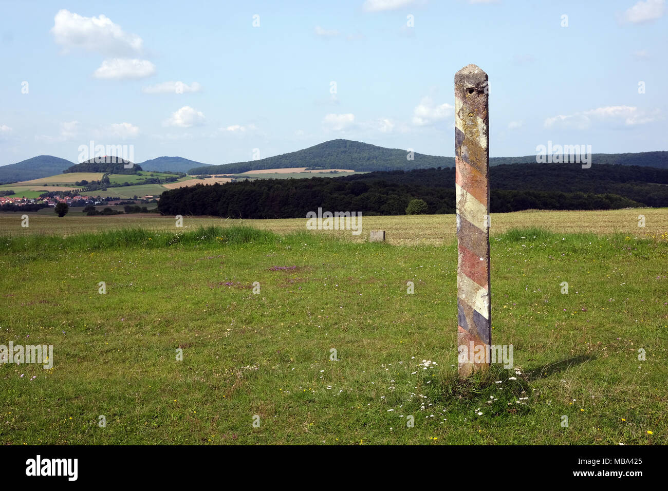 Ein ehemaliger Grenze post in Geisa, Deutschland, an der Grenze zwischen Thüringen und Hessen im "Haus auf der Grenze" (lit.Haus an der Grenze), in der (denen) eine ständige Ausstellung von der Point Alpha Stiftung beschäftigt sich mit der Epoche der Deutschen Teilung und der Grenze zur DDR während des Kalten Krieges, 22.08.2017. Original Grenzanlagen kann hier an der ehemaligen innerdeutschen Grenze angesehen werden. Foto: Jens Kalaene/dpa-Zentralbild/ZB | Verwendung weltweit Stockfoto