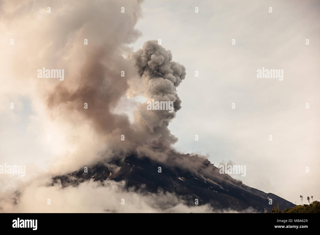 Tungurahua Vulkan ausbrechenden Stockfoto