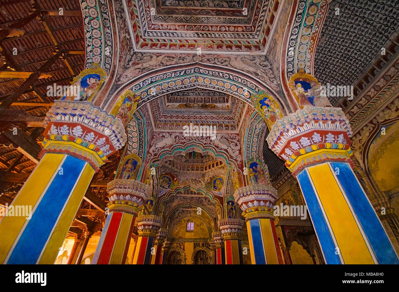 Innenraum des Durbar Hall, Thanjavur Maratha Palace, Thanjavur, Tamil Nadu, Indien. Lokal als Aranmanai bekannt. Offizielle Residenz der Familie Bhonsle Stockfoto