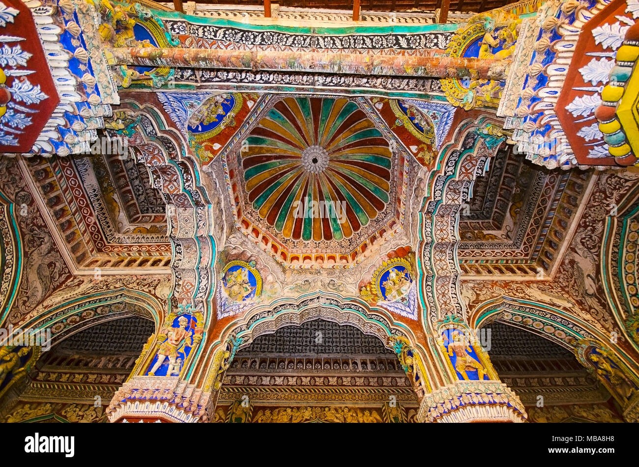 Innenraum des Durbar Hall, Thanjavur Maratha Palace, Thanjavur, Tamil Nadu, Indien. Vor Ort als Wohnsitz der Familie Bhonsle, die über Th ausgeschlossen bekannt Stockfoto