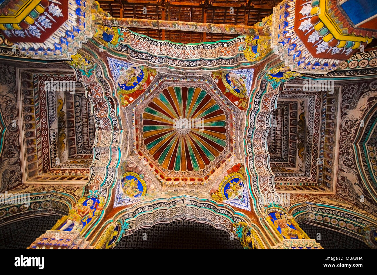 Innenraum des Durbar Hall, Thanjavur Maratha Palace, Thanjavur, Tamil Nadu, Indien. Vor Ort als Wohnsitz der Familie Bhonsle, die über Th ausgeschlossen bekannt Stockfoto