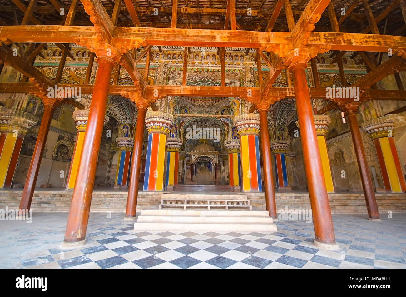 Innenraum des Durbar Hall, Thanjavur Maratha Palace, Thanjavur, Tamil Nadu, Indien. Vor Ort als Wohnsitz der Familie Bhonsle, die über Th ausgeschlossen bekannt Stockfoto