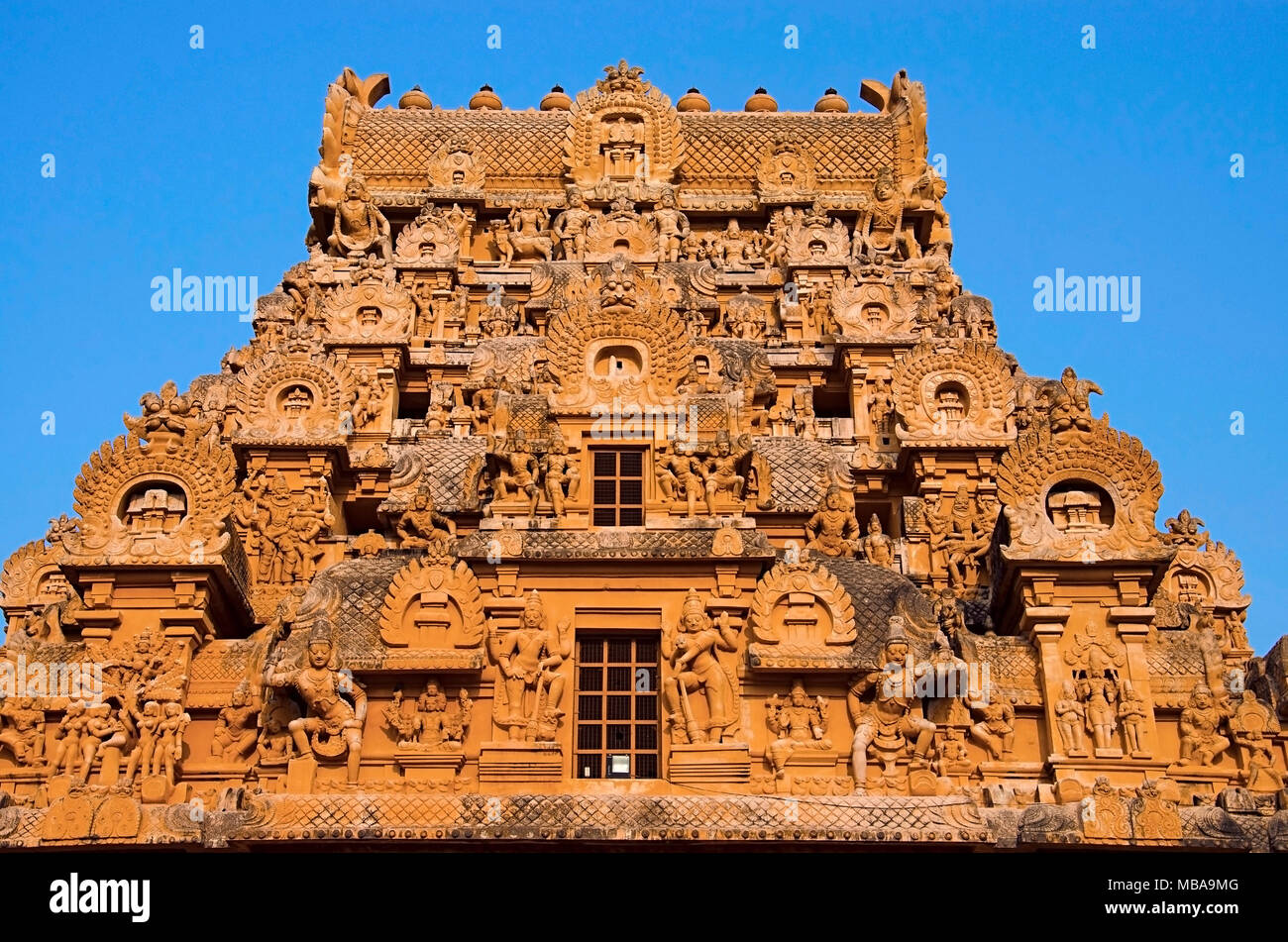 Stein Gopuram des Brihadisvara Tempel, Thanjavur, Tamil Nadu, Indien. Hindu Tempel zu Lord Shiva geweiht Stockfoto