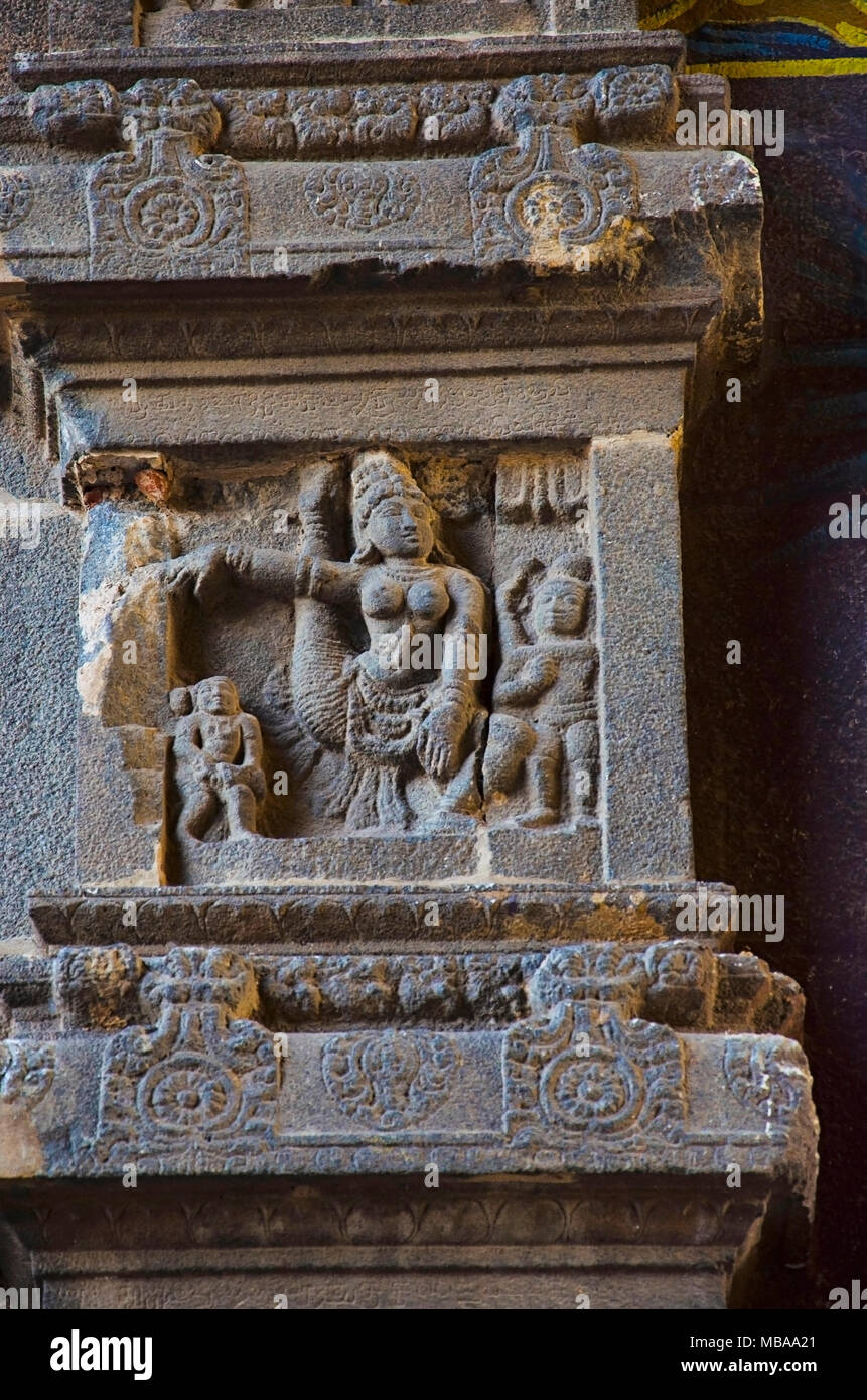 Eines der 108 Bilder von Tanzhaltungen aus der Natya Shastra auf East Gopura und der Innenwand. Nataraja-Tempel, Chidambaram, Tamil Nadu Stockfoto