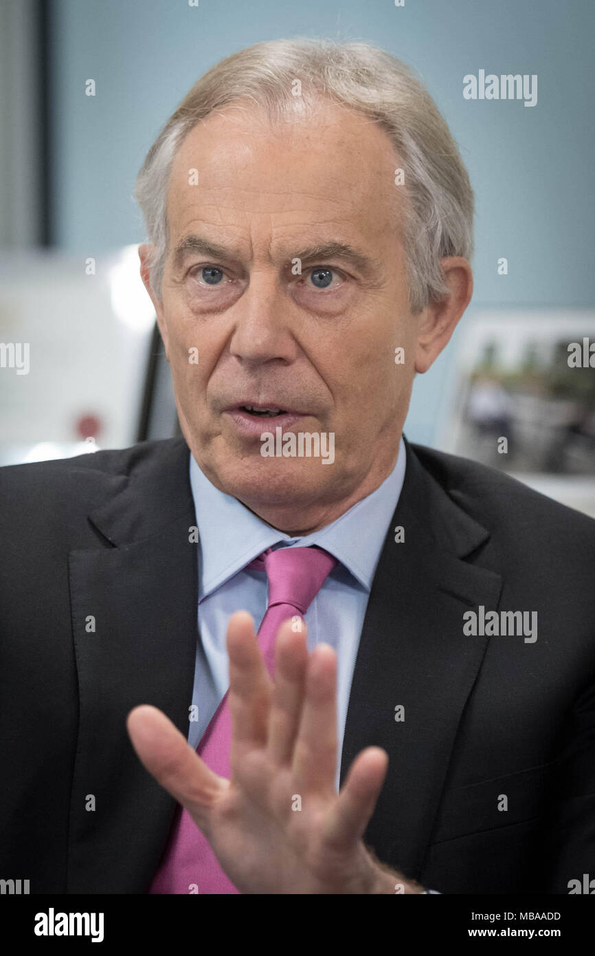 Der ehemalige Premierminister Tony Blair sprechen über das Karfreitagsabkommen in London. Stockfoto