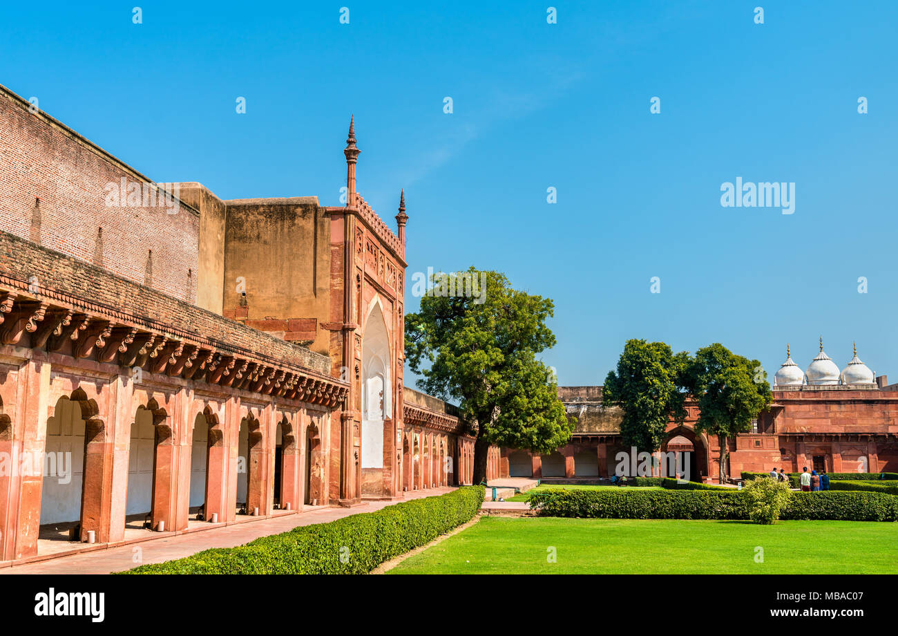 Mauern des Agra Fort. UNESCO-Weltkulturerbe in Indien Stockfoto