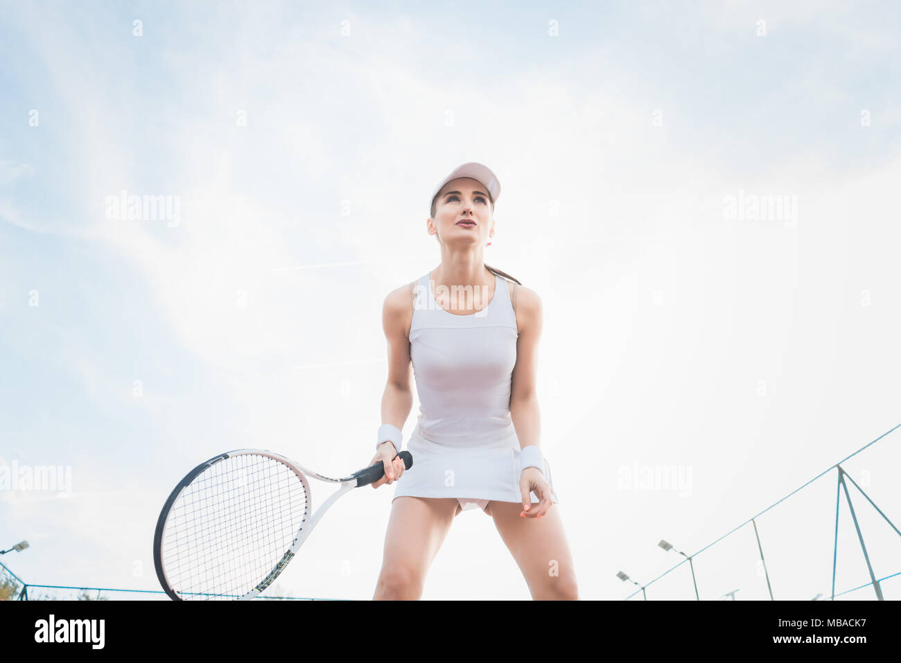 Frau Tennisspieler Warten auf Rückkehr Stockfoto