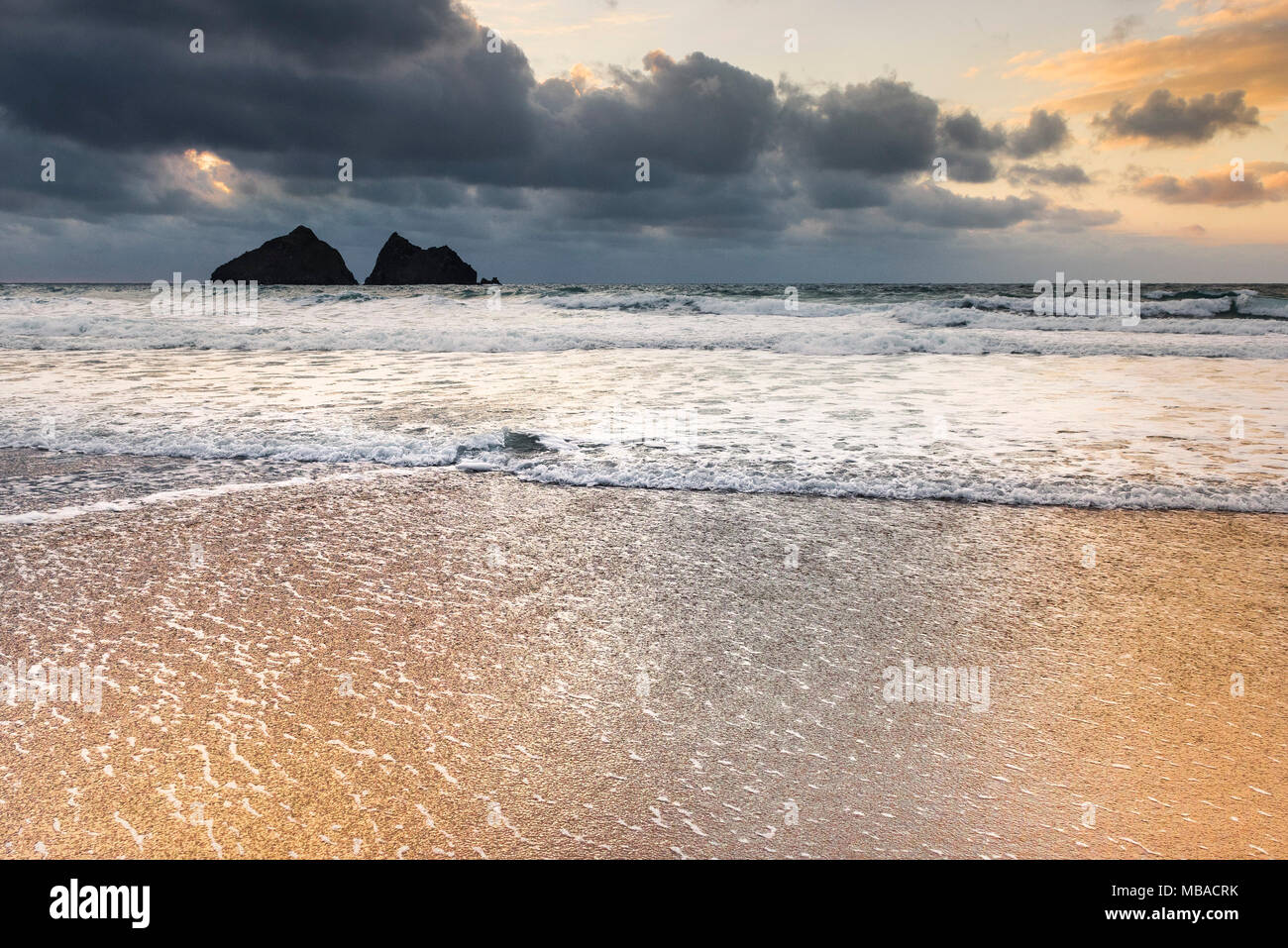 Flut in Holywell Bay in Cornwall. Stockfoto