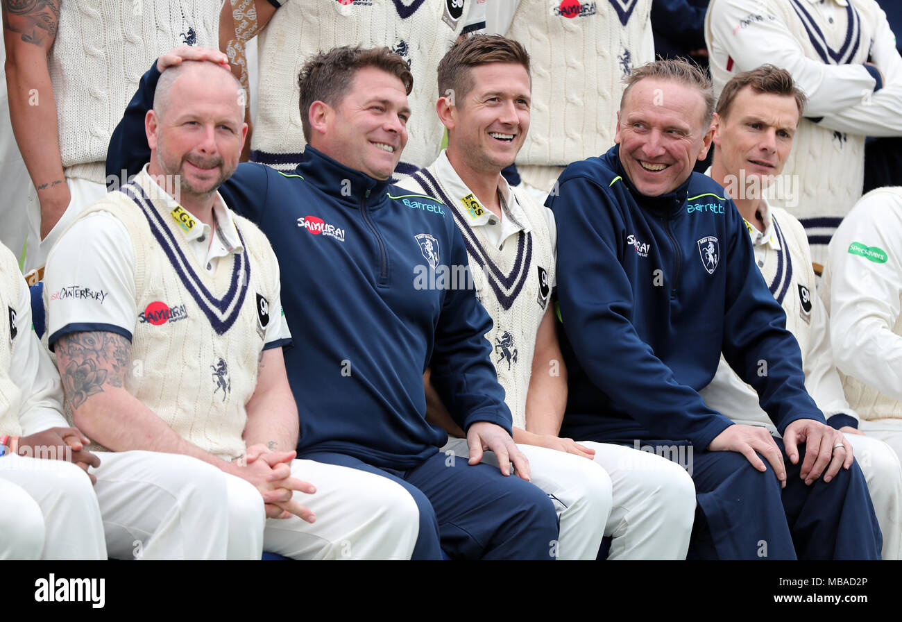 Kent's Darren Stevens (links) Trainer Matt Walker, Vice Captain Joe Denly, Trainer Allan Donald und Gidman (rechts) für eine Mannschaft Bild während die Medien Tag am Spitfire Boden, Canterbury vorbereiten. Stockfoto