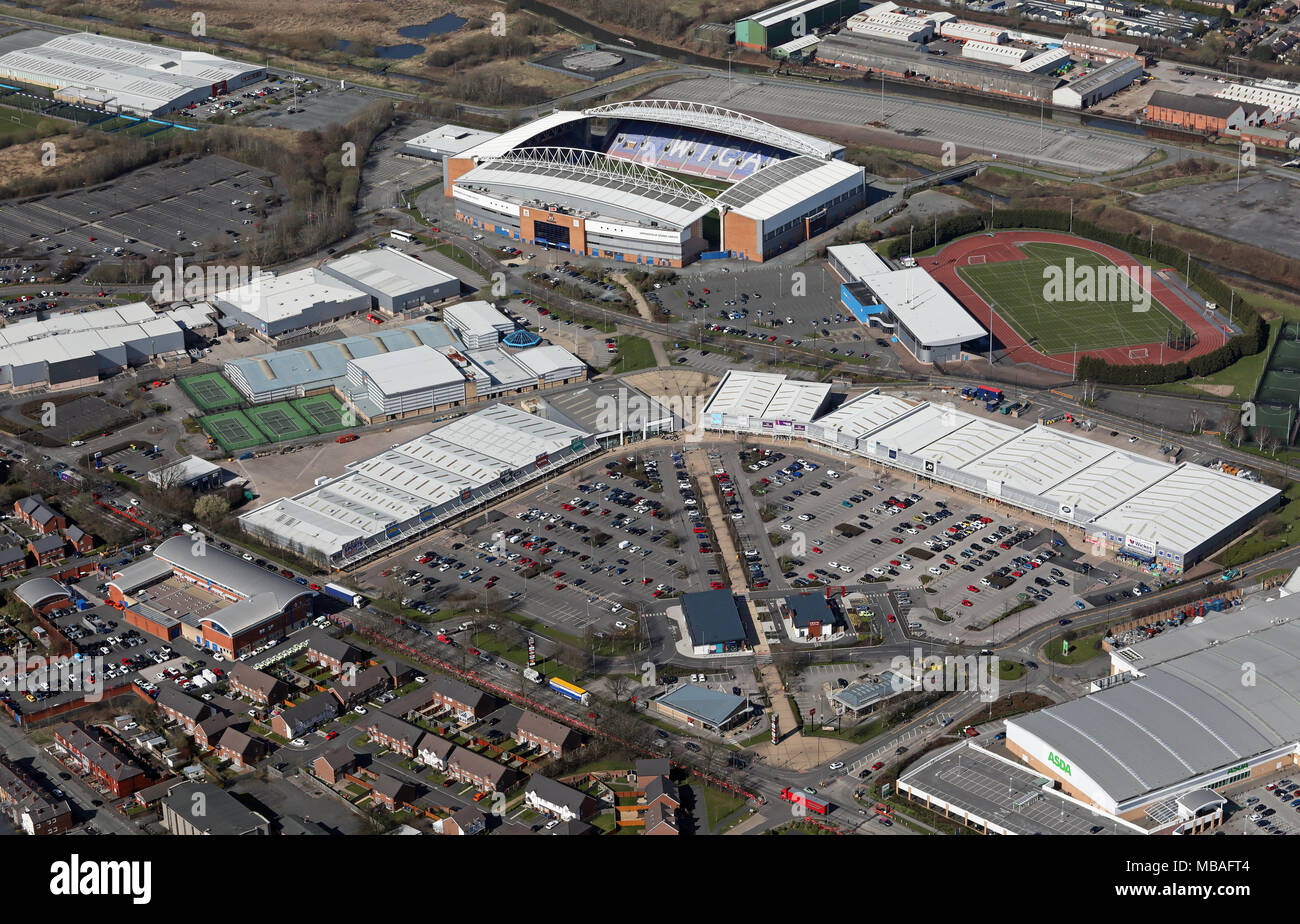 Luftaufnahme von Wigan Stadt & Warriors DW Stadion, Lancashire, Großbritannien Stockfoto