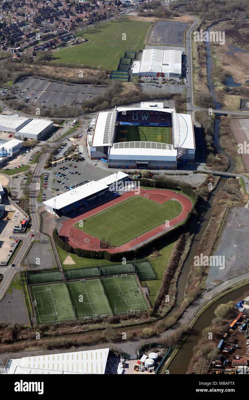 Luftaufnahme von Wigan Stadt & Warriors DW Stadion, Lancashire, Großbritannien Stockfoto