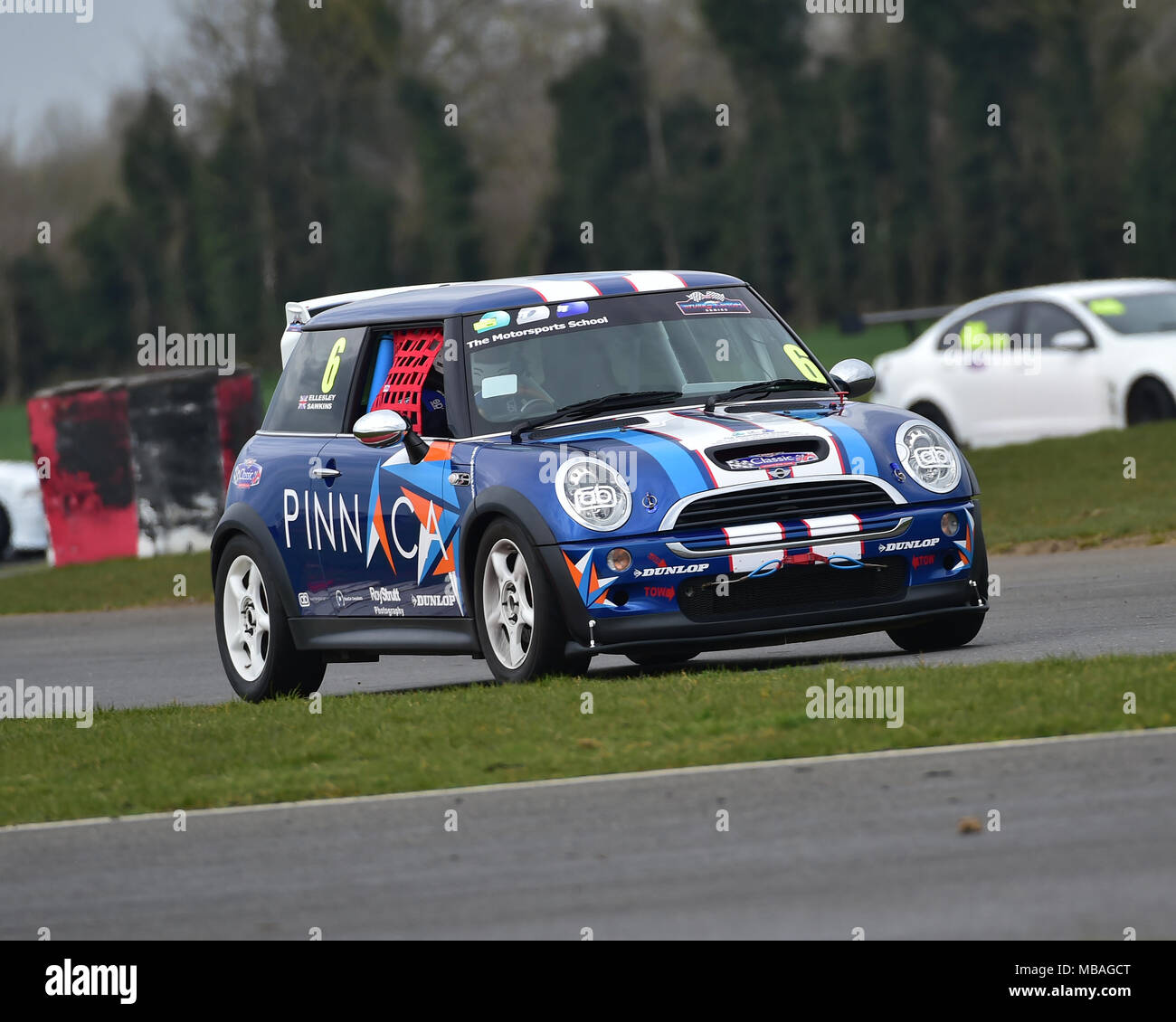 Snetterton Rennstrecke, Snetterton, Norfolk, England, Samstag, 7. April 2018. Clive Sawkins, David Ellesley, BMW Mini Cooper S in der Klasse Stockfoto