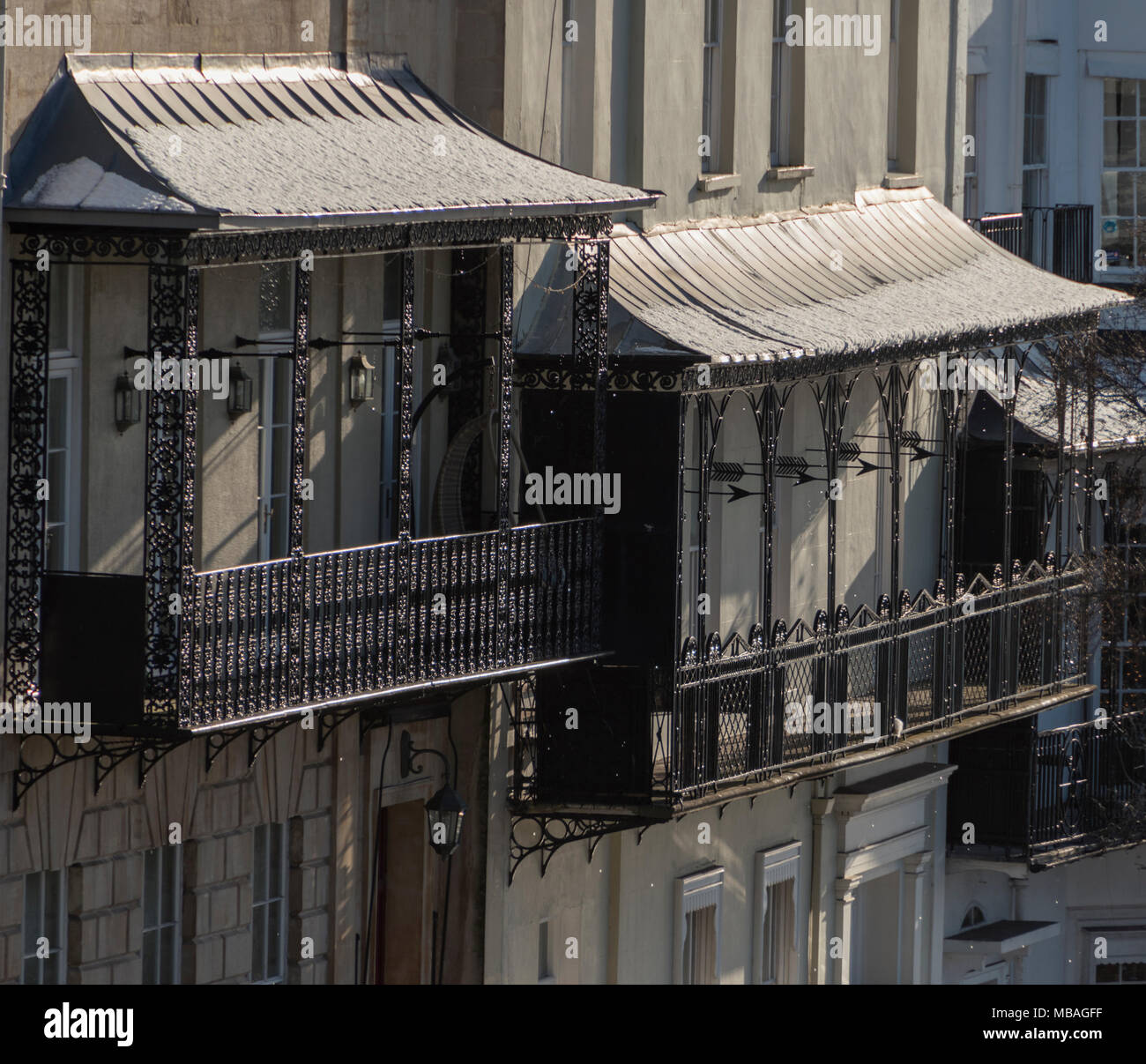 Schmiedeeisen Balkone auf der georgianischen Häuser von Sion Hill, Clifton, Bristol, Großbritannien Stockfoto